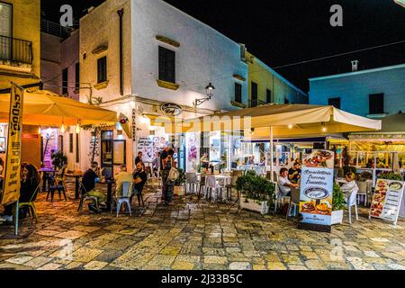 Apulien. Gallipoli. Kleiner Platz im historischen Zentrum Stockfoto