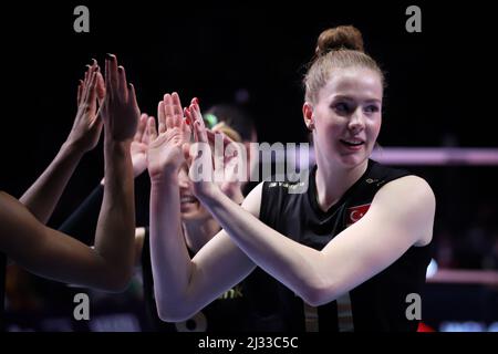 ANKARA, TÜRKEI - 18. DEZEMBER 2021: Isabelle Haak in Fenerbahce Opet gegen Vakifbank Halbfinalspiel der FIVB Volleyball Womens Club World Championship Stockfoto