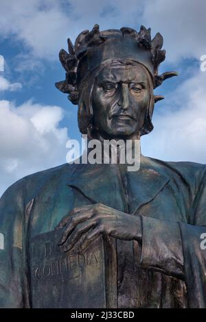 Dante Alighieri Statue vom italienischen Bildhauer Ettore Ximenes, stehend in Meridian Hill Park in Washington, D.C. Stockfoto