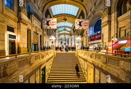 Haupthalle der Stazione Centrale in Mailand, Mailand, Lombardei, Italien Stockfoto