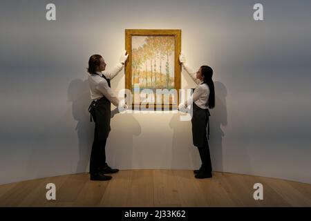 MEISTERWERKE VON MONET UND ROTHKO , HIGHLIGHTS AUS DER SAMMLUNG VON ANNE H. BASS . Der Verkauf der Sammlung von Anne H Bass findet während der Festzelt-Woche von Christie im Jahr 20. und 21. Century Art Sales an der Rockfeller Plaza in New York City statt. Die Sammlung umfasst 12 Werke und wird voraussichtlich $250 Millionen überschreiten. Stockfoto