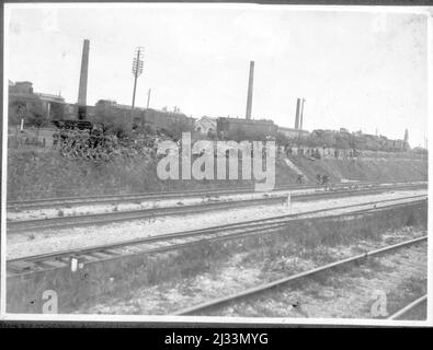 Eva Brauns Fotoalben, ca. 1913 - ca. 1944. Diese Alben werden Eva Braun zugeschrieben (vier werden von ihrer Freundin Herta Schneider, geb. Ostermeyer, beansprucht) und dokumentieren ihr Leben aus ca. 1913 bis 1944. Es gibt viele Fotos von Eva, ihren Schwestern und ihren Kindern, Herta Schneider und ihren Kindern, sowie Fotos von Evas Ferien, Familienmitgliedern und Freunden. Dazu gehören Fotografien von und von Eva Braun im Hitlerhaus Berghof (oder Kehlstein), Fotografien von Hitler und seinem Gefolge, Besucher von Berghof und der Landschaft um Berchtesgaden sowie einige Studioporträts von Eva Stockfoto