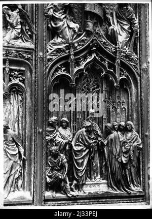 Mailand - Mailand, Mailand, Italien. Eva Brauns Fotoalben, ca. 1913 - ca. 1944. Diese Alben werden Eva Braun zugeschrieben (vier werden von ihrer Freundin Herta Schneider, geb. Ostermeyer, beansprucht) und dokumentieren ihr Leben aus ca. 1913 bis 1944. Es gibt viele Fotos von Eva, ihren Schwestern und ihren Kindern, Herta Schneider und ihren Kindern, sowie Fotos von Evas Ferien, Familienmitgliedern und Freunden. Dazu gehören Fotografien von und von Eva Braun im Hitlerchalet Berghof (oder Kehlstein), Fotografien von Hitler und seinem Gefolge, Besucher von Berghof und die Landschaft um Berchtesgaden, A Stockfoto