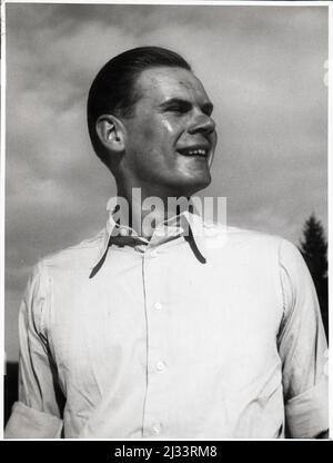 Eva Brauns Fotoalben, ca. 1913 - ca. 1944. Diese Alben werden Eva Braun zugeschrieben (vier werden von ihrer Freundin Herta Schneider, geb. Ostermeyer, beansprucht) und dokumentieren ihr Leben aus ca. 1913 bis 1944. Es gibt viele Fotos von Eva, ihren Schwestern und ihren Kindern, Herta Schneider und ihren Kindern, sowie Fotos von Evas Ferien, Familienmitgliedern und Freunden. Dazu gehören Fotografien von und von Eva Braun im Hitlerhaus Berghof (oder Kehlstein), Fotografien von Hitler und seinem Gefolge, Besucher von Berghof und der Landschaft um Berchtesgaden sowie einige Studioporträts von Eva Stockfoto