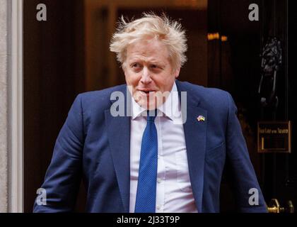 London, Großbritannien. 5. April 2022. Der britische Premierminister Boris Johnson trifft die ghanaische Präsidentin Nana Akufo-Addo zu Gesprächen in der Downing Street 10. Kredit: Mark Thomas/Alamy Live Nachrichten Stockfoto