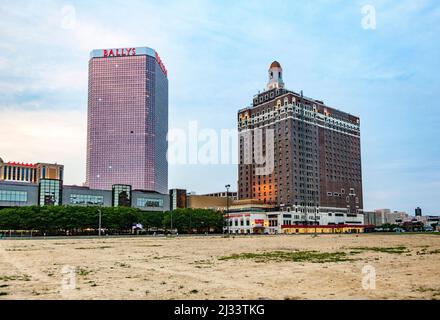 ATLANTIC CITY, USA - 12. JULI 2010: Skyline der Atlantic City am Nachmittag mit ballys, claridge und caesars Casino. Stockfoto
