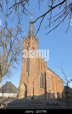 St. Erasmus Kirche erbaut 1872 in Rheinböllen im Hunsrück, Rheinland-Pfalz, Deutschland Stockfoto