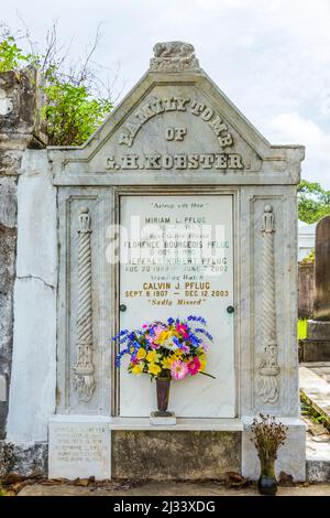 NEW ORLEANS, USA - 16. JULI 2013: Lafayette Friedhof in New Orleans mit historischen Grabsteinen Stockfoto