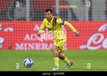 Mailand, Italien, 4.. April 2022. Gary Medel vom FC Bologna während des Spiels der Serie A bei Giuseppe Meazza, Mailand. Bildnachweis sollte lauten: Jonathan Moscrop / Sportimage Stockfoto