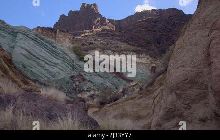 Gran Canaria, farbenfrohe, ungewöhnliche Felsformation Fuente de los Azulejos in der Gemeinde Mogan im Südwesten der Insel Stockfoto