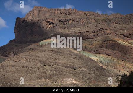 Gran Canaria, farbenfrohe, ungewöhnliche Felsformation Fuente de los Azulejos in der Gemeinde Mogan im Südwesten der Insel Stockfoto