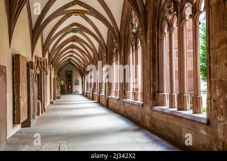 MAINZ, DEUTSCHLAND - 2. MÄRZ 2017: Alter mittelalterlicher Innenhof des ehemaligen stephansklosters in Mainz Stockfoto