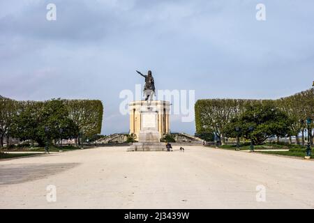 MONTPELLIER, FRANKREICH - 31. MÄRZ 2017: Die Statue des Königs Ludwig XIV. Auf der Peirou-Promenade, Montpellier, Frankreich, am 8. Juli 2014 in Montpellier. Stockfoto