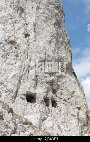 Waffenhafen Verteidigungsfenster im Felsen von Gibraltar Stockfoto