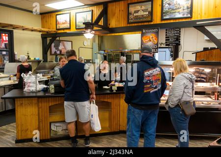 Kleine lokale Unternehmen auf dem Green Dragon Farmers Market & Auktion Ephrata PA Stockfoto