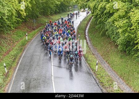 BAD SODEN, DEUTSCHLAND -1. MAI 2017: Radler beim Rennen Eschborn–Frankfurt – rund um den Finanzplatz. Es ist ein jährliches halbklassisches Radrennen in Deutschland, Stockfoto