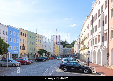 Mühldorf am Inn; Stadtplatz mit Nagelschmiedturm Stockfoto