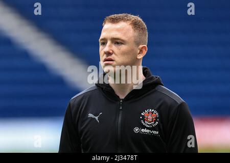 Preston, Großbritannien. 05. April 2022. Shayne Lavery #19 von Blackpool kommt am 4/5/2022 in Deepdale in Preston, Großbritannien an. (Foto von Mark Cosgrove/News Images/Sipa USA) Quelle: SIPA USA/Alamy Live News Stockfoto