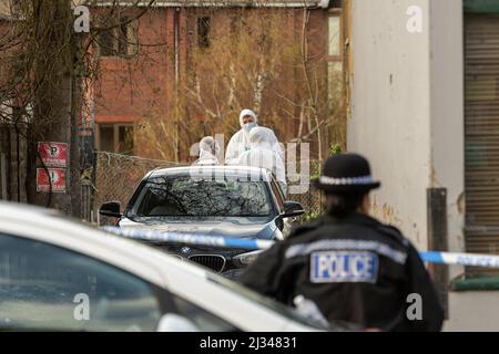 Brentwood, Großbritannien. 05. April 2022. Brentwood Essex 5. April 2022 schwerer Polizeivorfall, Victoria Road Brentwood, wo ein Tatort eingerichtet wurde. Lokale soziale Medien haben gesagt, dass es sich um einen Mord handelt. Kommentar wurde von der Polizei von Essex eingeholt. Die Polizei von Essex hat bestätigt, dass es sich um einen Mord handelt. Jevegenijs Lapkovskis wurde wegen Mordes an Lee Murrell angeklagt Kredit: Ian Davidson/Alamy Live News Stockfoto