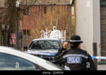Brentwood, Großbritannien. 05. April 2022. Brentwood Essex 5. April 2022 schwerer Polizeivorfall, Victoria Road Brentwood, wo ein Tatort eingerichtet wurde. Lokale soziale Medien haben gesagt, dass es sich um einen Mord handelt. Kommentar wurde von der Polizei von Essex eingeholt. Die Polizei von Essex hat bestätigt, dass es sich um einen Mord handelt. Jevegenijs Lapkovskis wurde wegen Mordes an Lee Murrell angeklagt Kredit: Ian Davidson/Alamy Live News Stockfoto