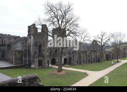 VILLERS-LA-VILLE, BELGIEN, 1. MÄRZ 2022: Ansicht der Abtei Villers bei Brüssel in Belgien. Die Ruinen des Klosters des Zisterzienserordens aus dem 12.. Jahrhundert sind Stockfoto