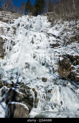 Wasserfall mit Schnee und Eis, Todtnauer Wasserfall, Winter, bei Todtnau, Schwarzwald, Baden-Württemberg, Deutschland Stockfoto