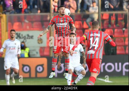 Stadio Giovanni Zini, Cremona, Italien, 05. April 2022, Gianluca Gaetano (Cremonese) während des Spiels US Cremonese gegen US Alessandria - Italienischer Fußball der Serie B Stockfoto