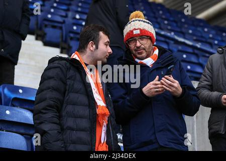 Preston, Großbritannien. 05. April 2022. Blackpool-Fans kommen am 4/5/2022 in Deepdale in Preston, Großbritannien an. (Foto von Mark Cosgrove/News Images/Sipa USA) Quelle: SIPA USA/Alamy Live News Stockfoto