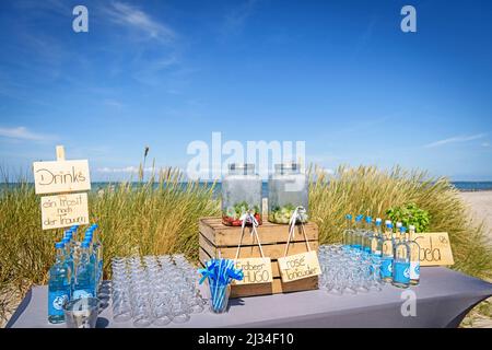 Blick auf eine Strandbar in den Dünen am Strand, Heiligenhafen, Ostsee, Ostholstein, Schleswig-Holstein, Deutschland Stockfoto