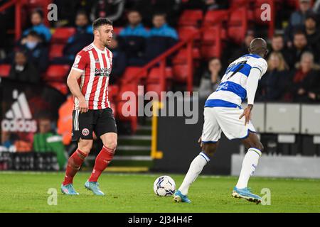 Sheffield, Großbritannien. 05. April 2022. Enda Stevens #3 von Sheffield United mit dem Ball in Sheffield, Vereinigtes Königreich am 4/5/2022. (Foto von Simon Whitehead/News Images/Sipa USA) Quelle: SIPA USA/Alamy Live News Stockfoto