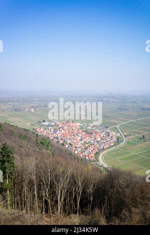 Das Dorf Eschbach und das Oberrheintal in der Südpfalz/Deutschland Stockfoto