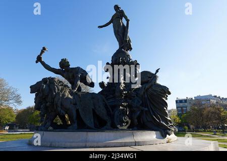 Der Triumph der Republik ist das Denkmal in der Mitte des Place de la Nation, Paris, Frankreich. Stockfoto