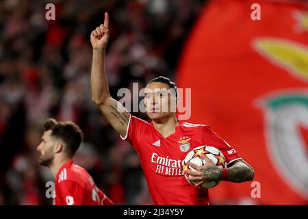 Lissabon, Portugal. 5. April 2022. Darwin Nunez von SL Benfica feiert am 5. April 2022 ein Tor beim UEFA Champions League Quarter Final Leg One Fußballspiel zwischen SL Benfica und dem FC Liverpool im Luz-Stadion in Lissabon, Portugal. (Bild: © Pedro Fiuza/ZUMA Press Wire) Stockfoto