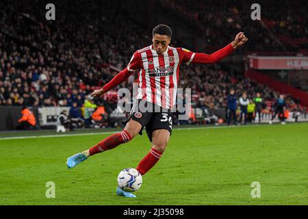 Sheffield, Großbritannien. 05. April 2022. Daniel Jebbison #36 von Sheffield United mit dem Ball in Sheffield, Vereinigtes Königreich am 4/5/2022. (Foto von Simon Whitehead/News Images/Sipa USA) Quelle: SIPA USA/Alamy Live News Stockfoto