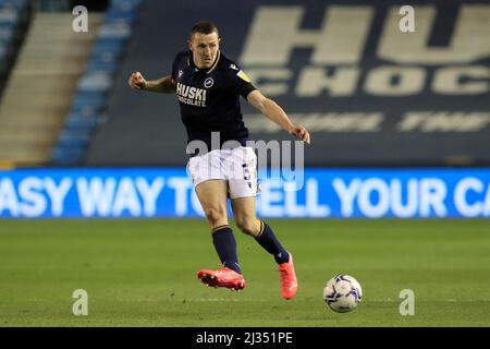 London, Großbritannien. 05. April 2022. Murray Wallace #3 von Millwall in Aktion. In London, Vereinigtes Königreich am 4/5/2022. (Foto von Carlton Myrie/News Images/Sipa USA) Quelle: SIPA USA/Alamy Live News Stockfoto