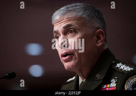 Washington, Vereinigte Staaten Von Amerika. 05. April 2022. General Paul Nakasone, Commander, United States Cyber Command/ Director, National Security Agency/ Chief, Central Security Service, Erscheint vor einer Anhörung des Senatsausschusses für bewaffnete Dienste, um die Haltung des United States Special Operations Command und des United States Cyber Command bei der Überprüfung des Antrags auf Genehmigung der Verteidigung für das Geschäftsjahr 2023 und des Future Years Defense Program im Dirksen Senate Office Building in Washington, DC, zu untersuchen. Dienstag, 5. April 2022. Quelle: Rod Lampey/CNP/Sipa USA Quelle: SIPA USA/Alamy Live News Stockfoto