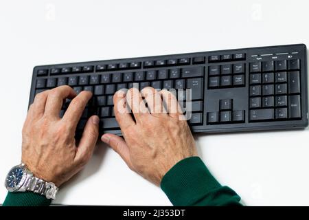 Nahaufnahme der Unternehmer Hände Eingabe auf Computer-Tastatur.Business, Bildung, Programmierung Stockfoto