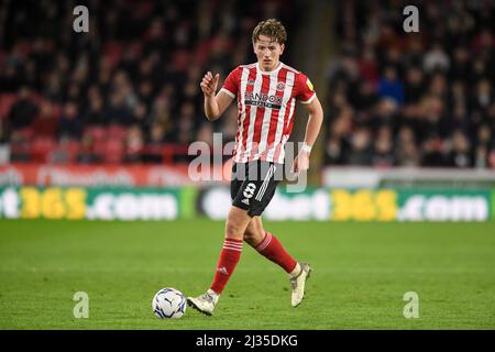 Sheffield, Großbritannien. 05. April 2022. Sander Berge #8 von Sheffield United läuft mit dem Ball in Sheffield, Großbritannien am 4/5/2022. (Foto von Simon Whitehead/News Images/Sipa USA) Quelle: SIPA USA/Alamy Live News Stockfoto