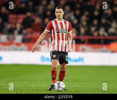 Sheffield, Großbritannien. 05. April 2022. Filip Uremovic #25 von Sheffield United mit dem Ball in Sheffield, Vereinigtes Königreich am 4/5/2022. (Foto von Simon Whitehead/News Images/Sipa USA) Quelle: SIPA USA/Alamy Live News Stockfoto