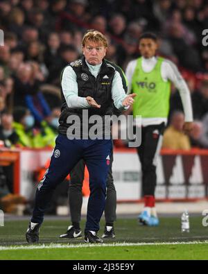 Sheffield, Großbritannien. 05. April 2022. Stuart McCall Assistant Manager von Sheffield United gibt am 4/5/2022 Anweisungen aus dem technischen Bereich in Sheffield, Großbritannien. (Foto von Simon Whitehead/News Images/Sipa USA) Quelle: SIPA USA/Alamy Live News Stockfoto