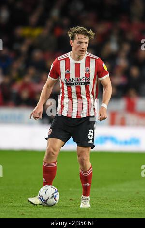 Sheffield, Großbritannien. 05. April 2022. Sander Berge #8 von Sheffield United mit dem Ball in Sheffield, Vereinigtes Königreich am 4/5/2022. (Foto von Simon Whitehead/News Images/Sipa USA) Quelle: SIPA USA/Alamy Live News Stockfoto