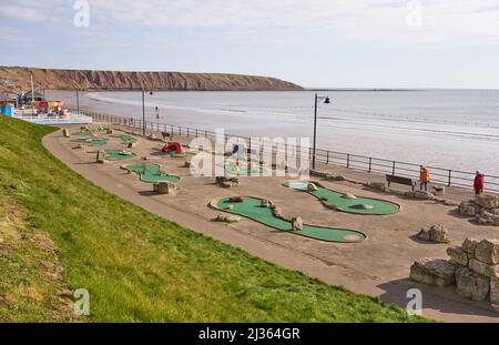 Verrückter Golfplatz am Meer Stockfoto