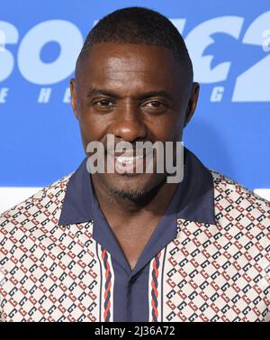Los Angeles, USA. 05. April 2022. Idris Elba kommt im SONIC THE IGEL 2 Los Angeles Premiere im Regency Village Theatre in Westwood, CA am Dienstag, dem 5. April 2022. (Foto: Sthanlee B. Mirador/Sipa USA) Quelle: SIPA USA/Alamy Live News Stockfoto