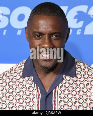 Los Angeles, USA. 05. April 2022. Idris Elba kommt im SONIC THE IGEL 2 Los Angeles Premiere im Regency Village Theatre in Westwood, CA am Dienstag, dem 5. April 2022. (Foto: Sthanlee B. Mirador/Sipa USA) Quelle: SIPA USA/Alamy Live News Stockfoto