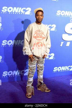 Los Angeles, California, USA 5.. April 2022 Rapper/Schauspieler Kid Cudi besucht Paramount PICTURS LA Premiere von 'Sonic 2: The Hedgehog' im Regency Village Theatre am 5. April 2022 in Los Angeles, Kalifornien, USA. Foto von Barry King/Alamy Live News Stockfoto