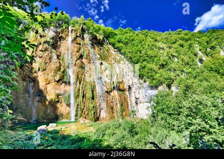 Der Veliki-Wasserfall im Nationalpark Plitvicer Seen in Kroatien in der Region Lika. UNESCO-Weltkulturerbe von Kroatien genannt Plitvicka Jezera. Stockfoto