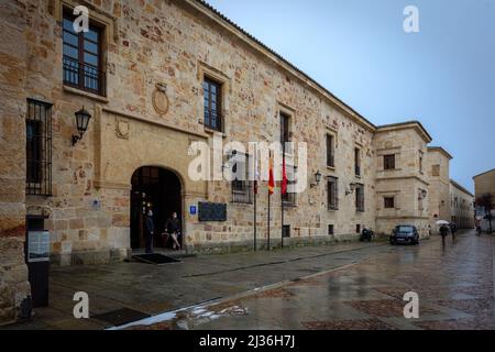 Das Parador von Zamora ist ein Hotel in einem Palast aus dem 15. Jahrhundert in der Altstadt. Zamora. Spanien. Stockfoto