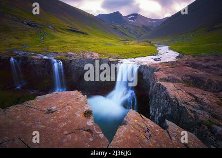 Skutafoss Wasserfälle in der Nähe von Hofn in Island Stockfoto