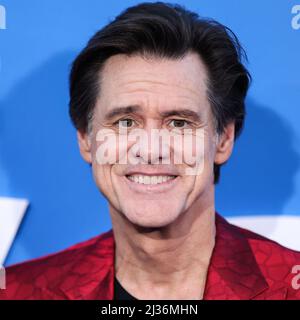 WESTWOOD, LOS ANGELES, KALIFORNIEN, USA - 05. APRIL: Der kanadisch-amerikanische Schauspieler Jim Carrey kommt zur Premiere von „Sonic the Hedgehog 2“ in Los Angeles, die am 5. April 2022 im Regency Village Theatre in Westwood, Los Angeles, Kalifornien, USA, stattfand. (Foto von Xavier Collin/Image Press Agency) Stockfoto