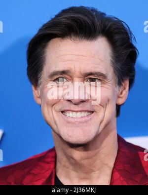 WESTWOOD, LOS ANGELES, KALIFORNIEN, USA - 05. APRIL: Der kanadisch-amerikanische Schauspieler Jim Carrey kommt zur Premiere von „Sonic the Hedgehog 2“ in Los Angeles, die am 5. April 2022 im Regency Village Theatre in Westwood, Los Angeles, Kalifornien, USA, stattfand. (Foto von Xavier Collin/Image Press Agency) Stockfoto